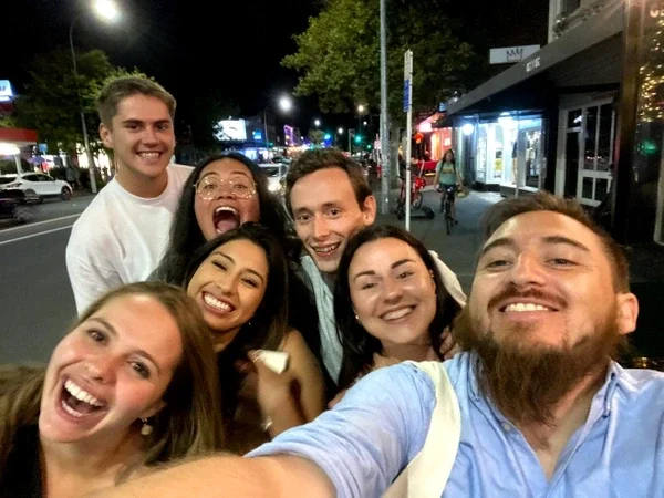 Ponsonby con amigos.